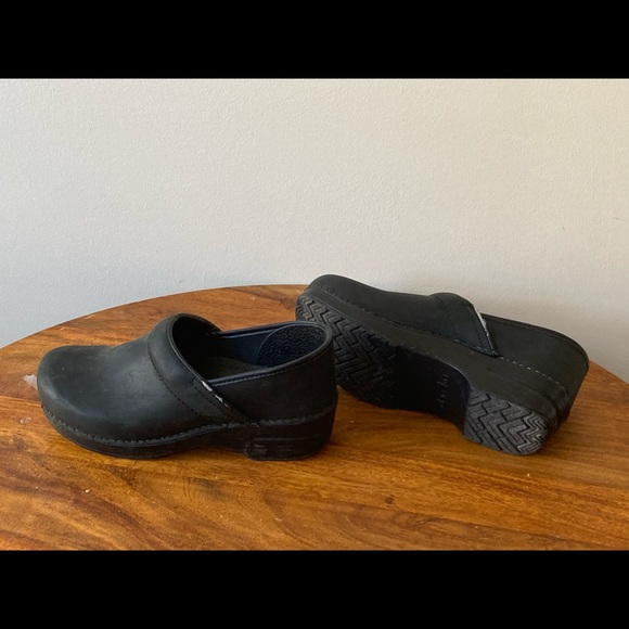 Black Leather Dansko Clogs Size 40 / US 9 - Picture 5 of 5